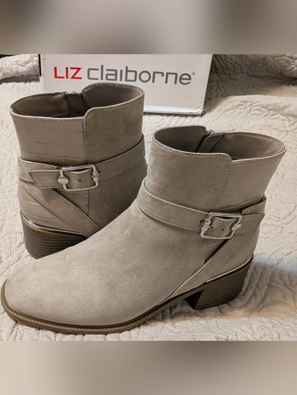 Liz Claiborne Elegant Sueda Like Zipper Boots. Size 8.